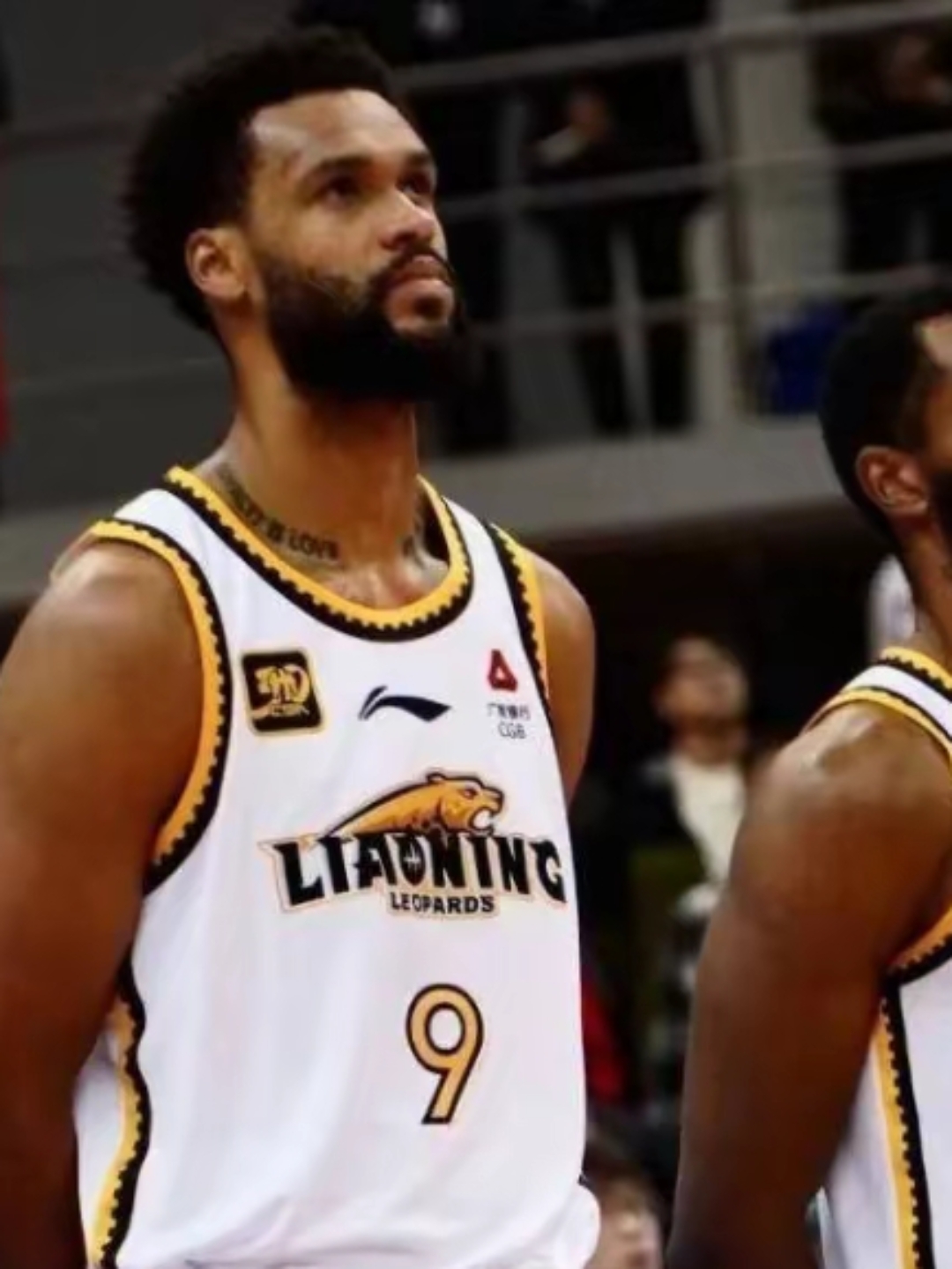 雄鹿观众热烈欢呼！，Rookie迎来十五赛季出色发挥全场沸腾不已