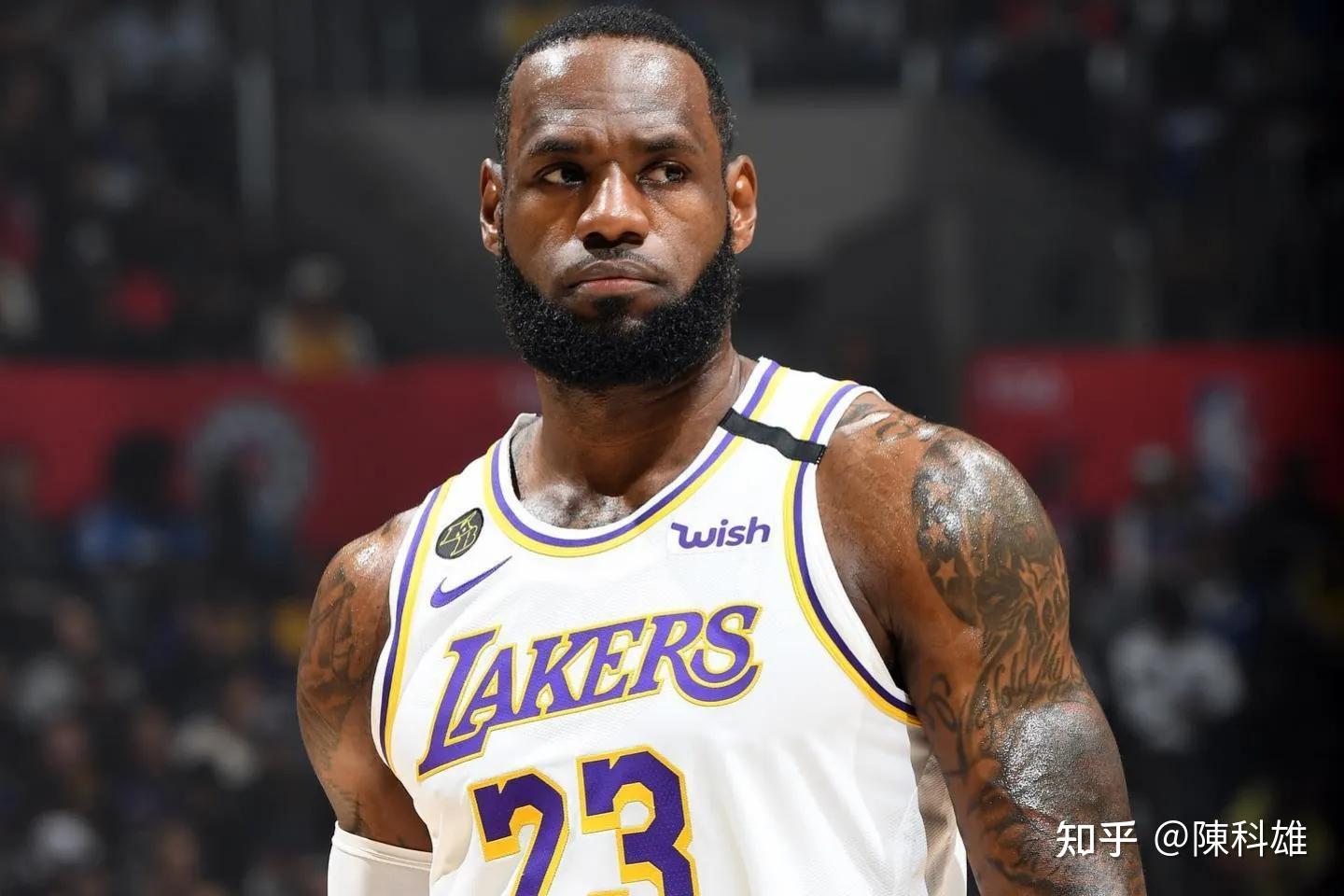 包含关键时刻欧冠传出新动向，洛杉矶湖人主帅复盘，管理层表态——更衣室稳定，心理建设被强调的词条